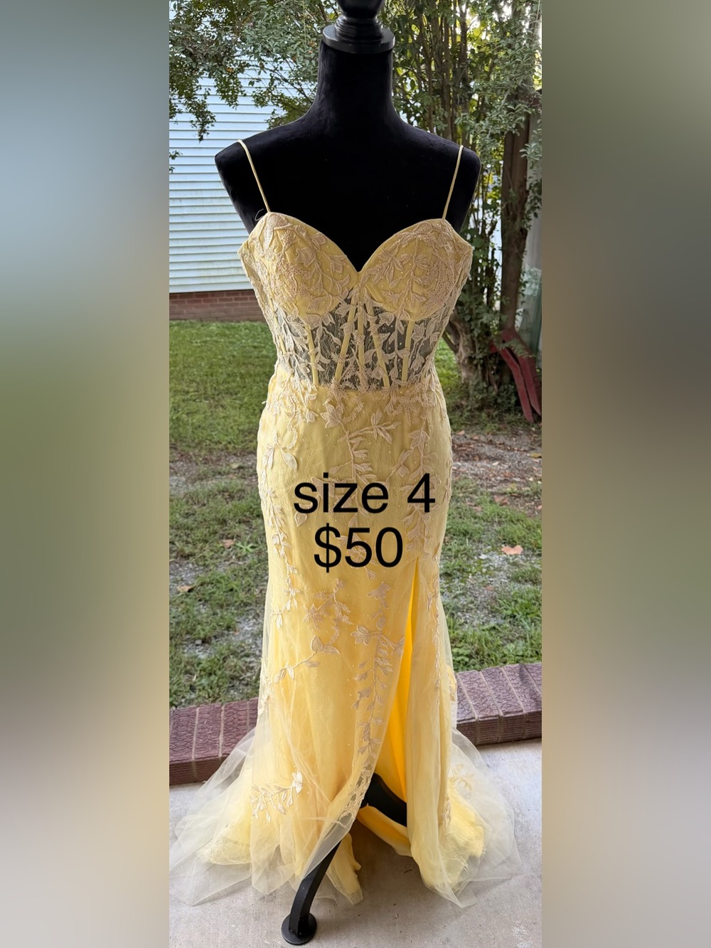 Elegant Yellow Lace Evening Dress - Size 4